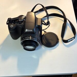 Kodak Black Digital Camera with AF 26X Zoom